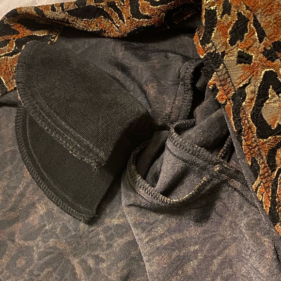 A Touch of Class Women’s Vintage Leopard C… - Picture 7 of 10